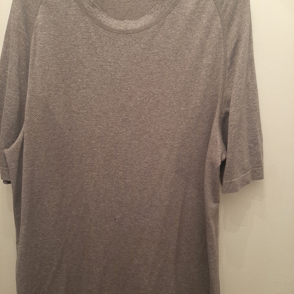 Lululemon shirt - Picture 1 of 4